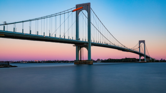 A picture of the Bronx bridge.